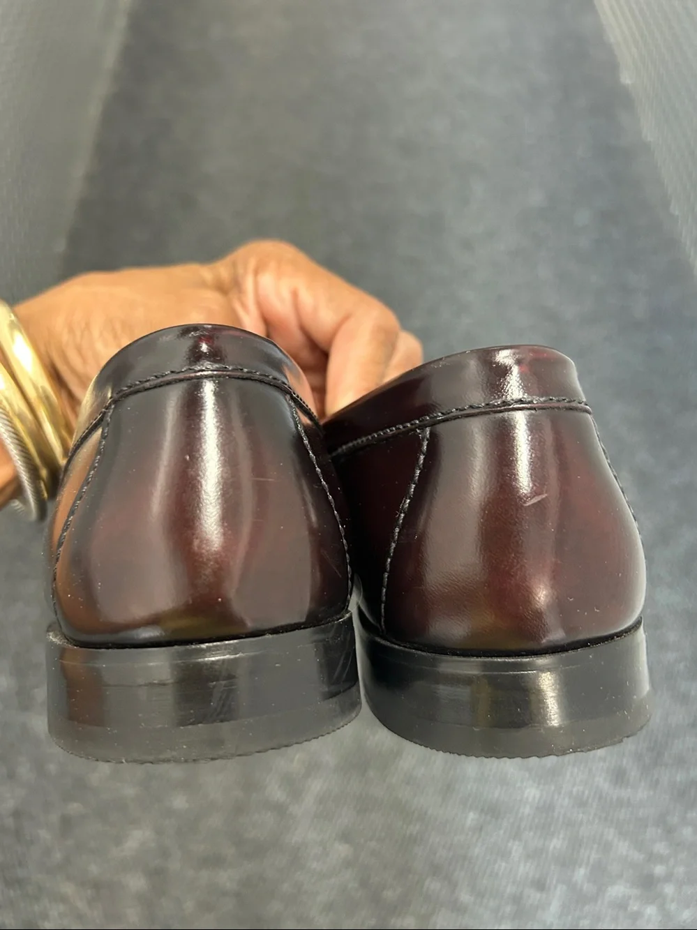 MEN'S-BURGUNDY LEATHER LOAFERS BY COLE HAAN! IN EXCELLENT CONDITION